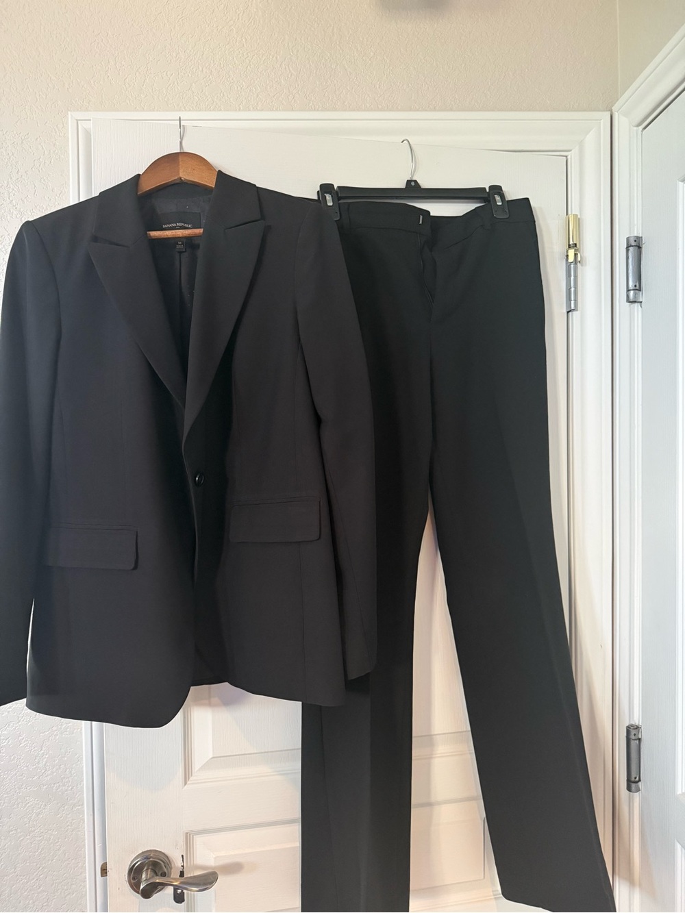 Banana Republic Black Two-Piece Women's Suit Jacket & Pants